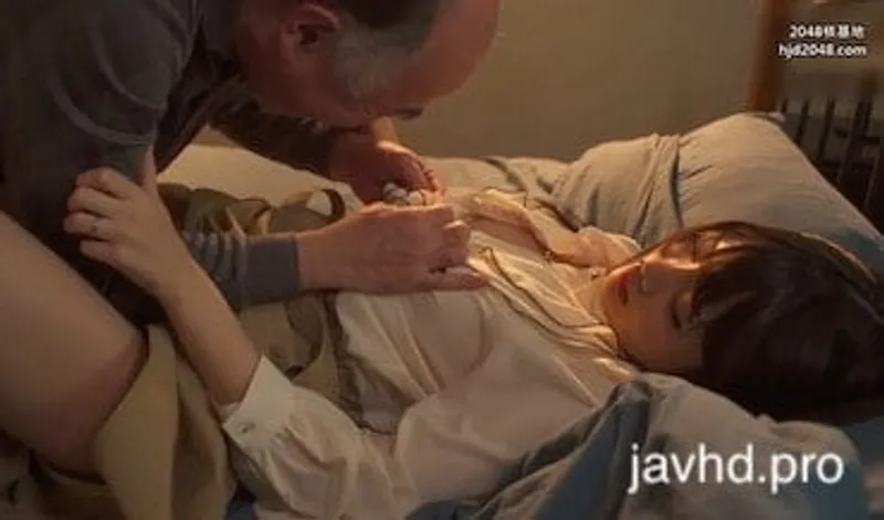 Gã chồng đi vắng cô vợ bị lão già nhà kề bên hiếp suzu harumiya